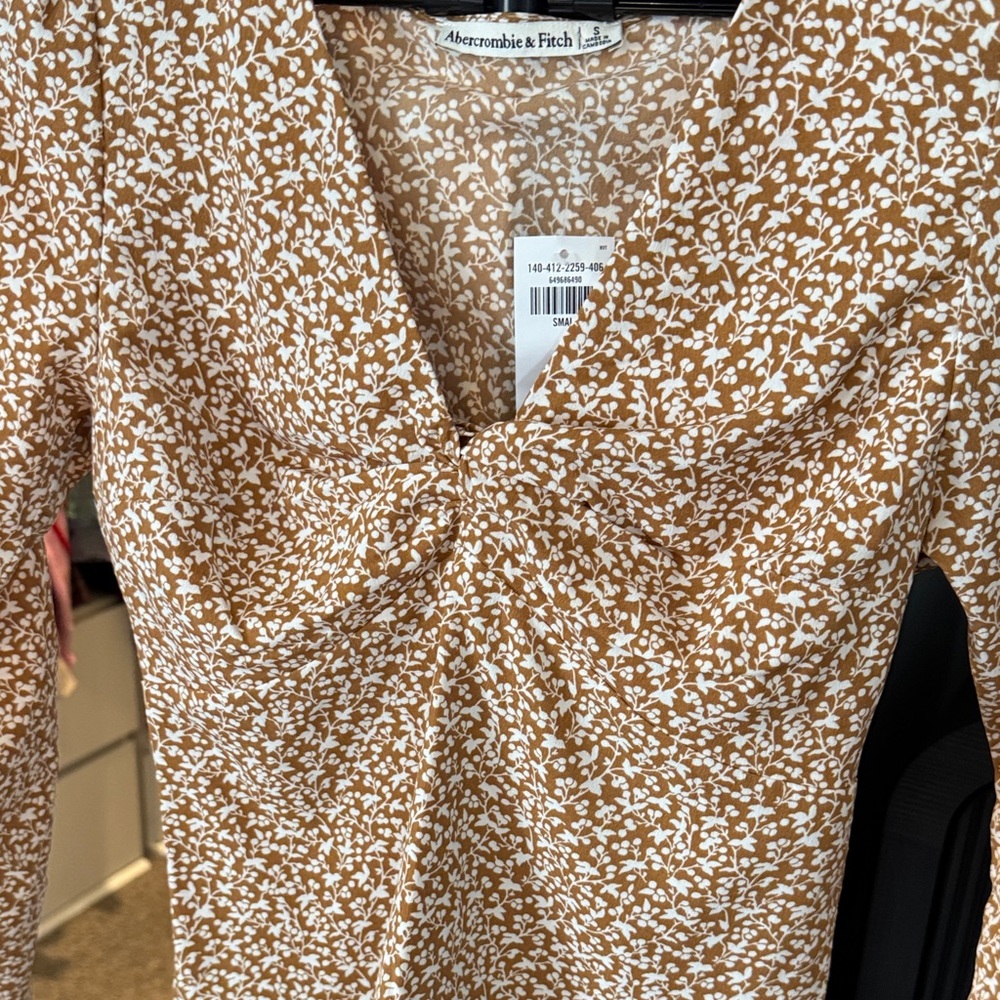 Brown Floral V-Neck Long-Sleeve Top - Picture 4 of 7